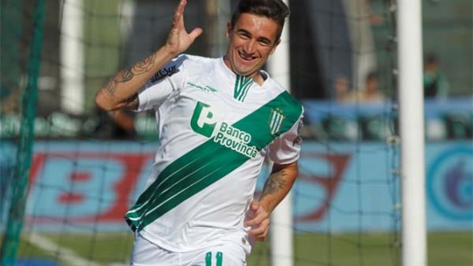 Banfield le ganó sobre la hora 2-1 a Chicago y se arrima a la punta