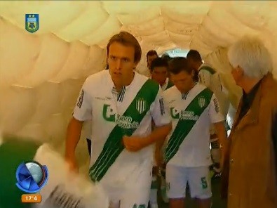 Banfield sigue su racha y Chicago no levanta