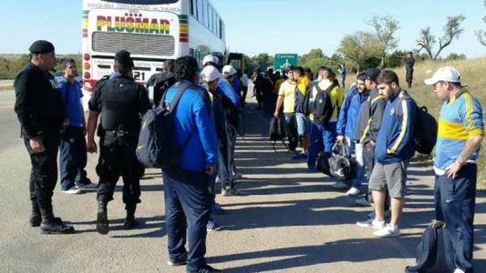 Detuvieron a barras de Boca en Uruguay e incautaron drogas en los micros