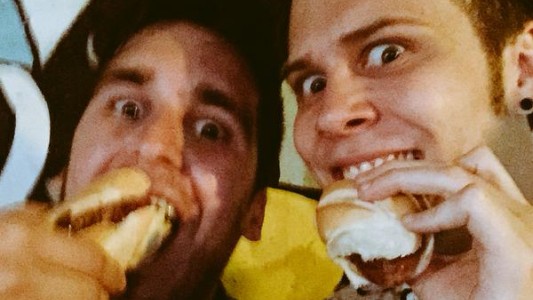 El Rubius se hizo fanático de la carne y el choripán