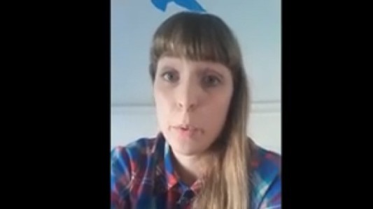 Una joven denunció con un video en Facebook que la drogaron en un colectivo