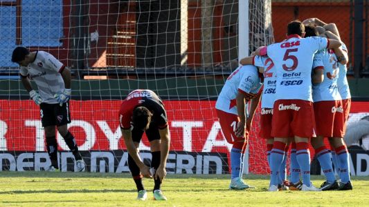Arsenal goleó a Newell´s pero podría perder los puntos