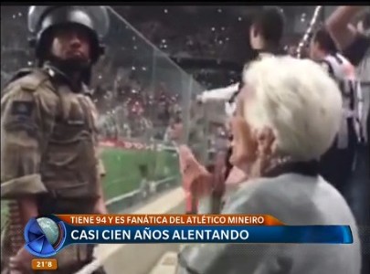 La abuela de 94 años fanática de Mineiro que alienta sin parar
