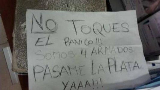 Un ladrón asaltó 4 bancos armado con un papel: mirá lo que decía
