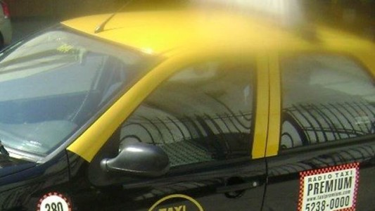 Una chica denunció que un taxista la violó y amenazó con atropellarla