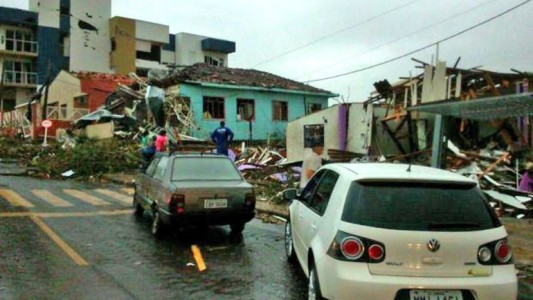 Brasil: dos muertos, cientos de heridos y miles de afectados por un tornado