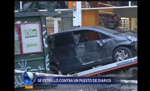 Perdió el control del auto y chocó contra un puesto de diarios en Palermo