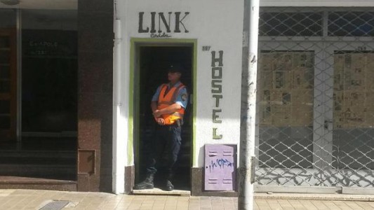 Detuvieron a una pareja acusada de asfixiar a su beba en un hostel de Córdoba