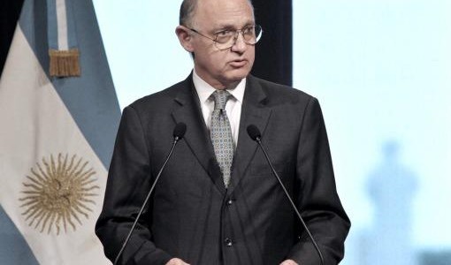 El canciller Timerman renunció como socio de la AMIA