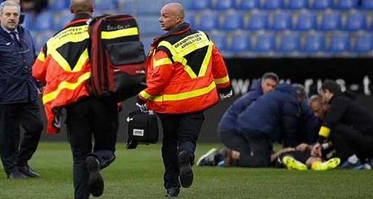 Futbolista belga está en coma tras sufrir un infarto en pleno partido