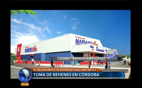 Un exempleado de un supermercado ingreso armado al local y mantuvo de rehenes a todos por varias horas