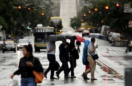 Jueves húmedo, lluvioso y con visibilidad reducida