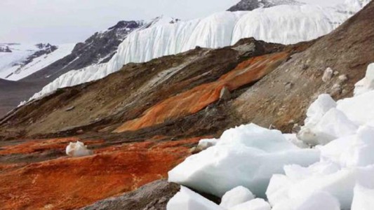 El secreto "marciano" que se esconde detrás de las "cataratas de sangre" de la Antártida