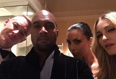 Los famosos burlaron regla del MET y se sacaron "selfies"