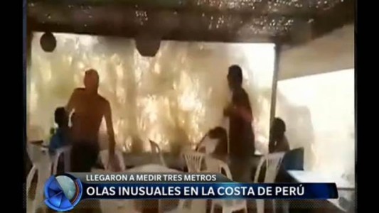 Olas gigantes en la costa del Pacífico