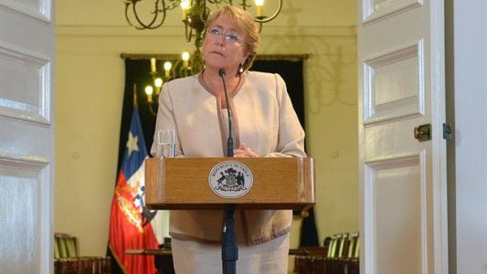 Bachelet le solicitó la renuncia a todos sus ministros
