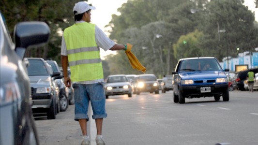 Córdoba: quieren que los "trapitos" cobren con tarjeta
