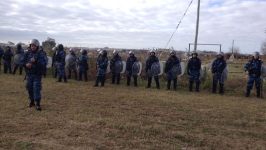 Violento desalojo en La Plata deja al menos 35 personas heridas