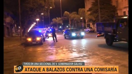 Balean una comisaría y un ministro lo vincula con ataque al gobernador