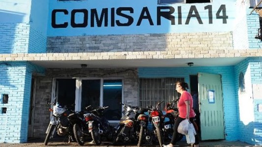 Delincuentes entraron a los tiros a una comisaría de Rosario