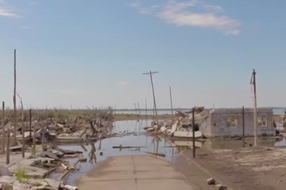 Un drone sobre un pueblo fantasma