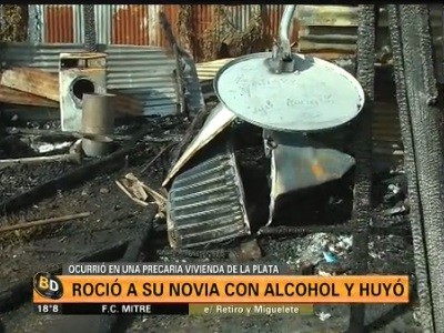 Roció a su novia con alcohol, la quemó y huyó