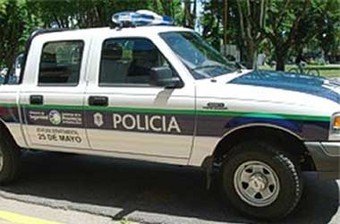 Una mujer mató a su hija a puñaladas e intentó suicidarse cuando la descubrió su marido policía