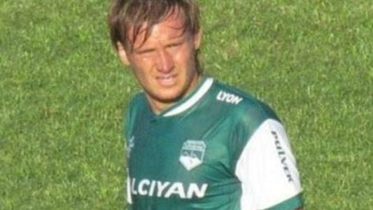 Murió Cristian Gómez, el jugador de Atlético Paraná que se desplomó en pleno partido