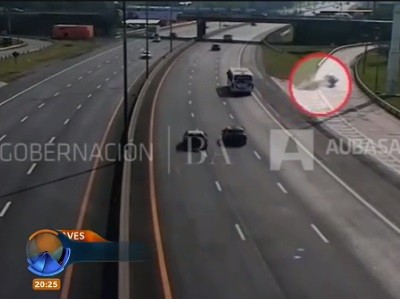 Cinematográfico vuelco en la autopista Buenos Aires-La Plata