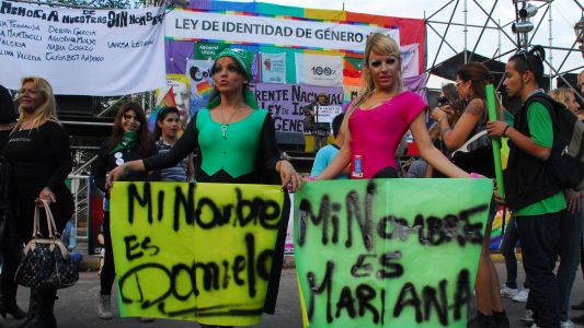 Reglamentan las condiciones para cirugías y tratamientos de cambio de sexo