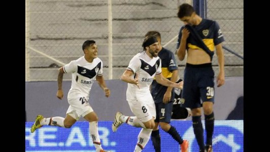 Un Boca desorientado perdió ante Vélez y resignó la punta