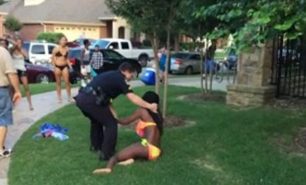 Policía se descontrola y agrede a una chica de 14 años en Estados Unidos