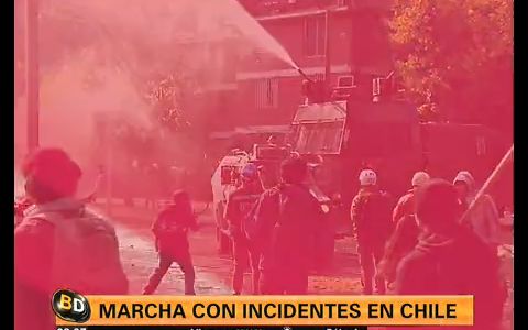 Nuevos enfrentamientos entre estudiantes y carabineros en Santiago de Chile