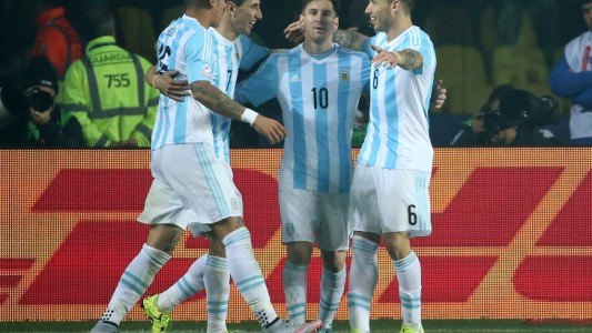 Argentina vapuleó a Paraguay por 6-1 y jugará al final de la Copa América ante Chile