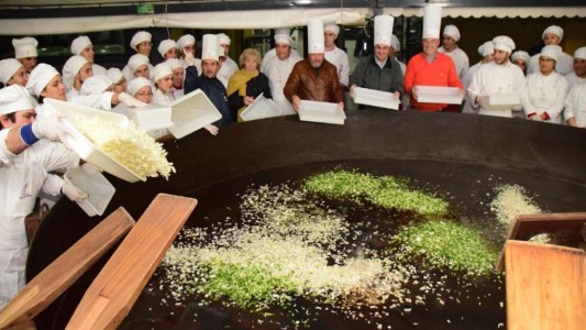 Villa María preparó el locro más grande del mundo