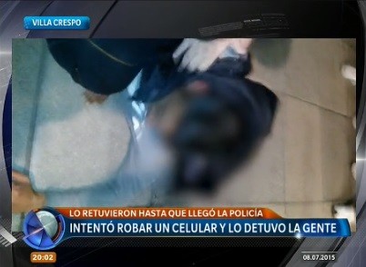 Pidió un vaso de agua, intentó robarles y la gente lo detuvo
