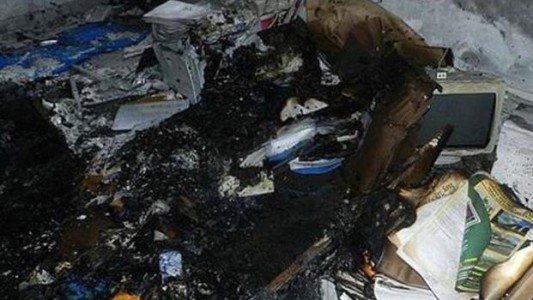 Incendiaron una fiscalía y se llevaron armas
