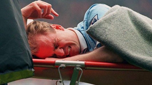 Así está su pierna 19 años después de la lesión que lo obligó a dejar el fútbol