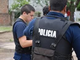 Un joven fue violado y golpeado brutalmente por policías, tras denunciar que habían matado a su perra