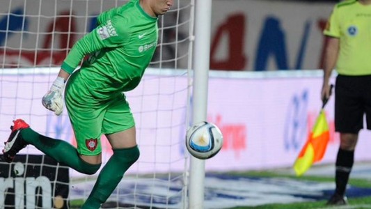 San Lorenzo-Málaga: el penal picado que fue atajado con el pecho recorre el mundo