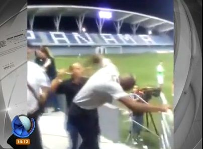 "Día de miércoles": DT agredió a menor y un hincha lo trompeó