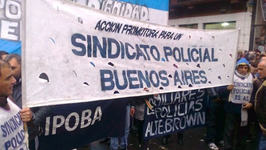 Policías bonaerenses llevaron su reclamo de sindicalización a la Corte