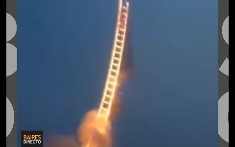 Una escalera de fuego al cielo