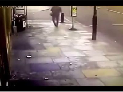 #EsViral Un hombre esquiva la muerte por pocos segundos