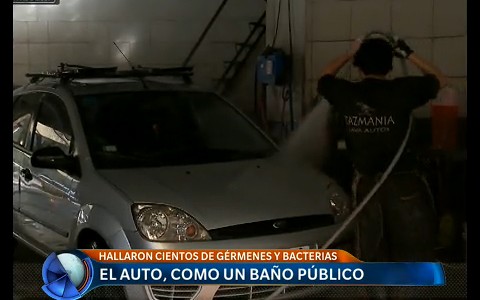 El auto, tan contaminado como un baño público