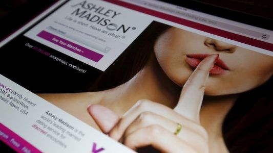Los hackers publican los datos robados del sitio de infieles
