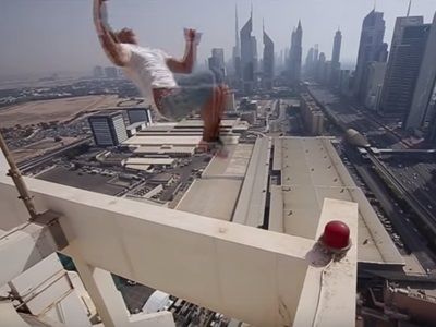 #EsViral Los rusos que hacen acrobacias a 400 metros de altura