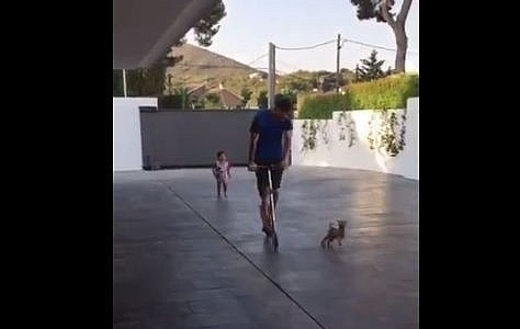 Messi: juega al fútbol... y vende monopatines