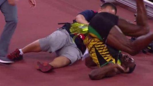 Usain Bolt ganó la final de los 200 metros pero protagonizó uno de los bloopers del año