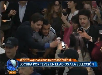 Locura por Tevez en el adiós a la Selección